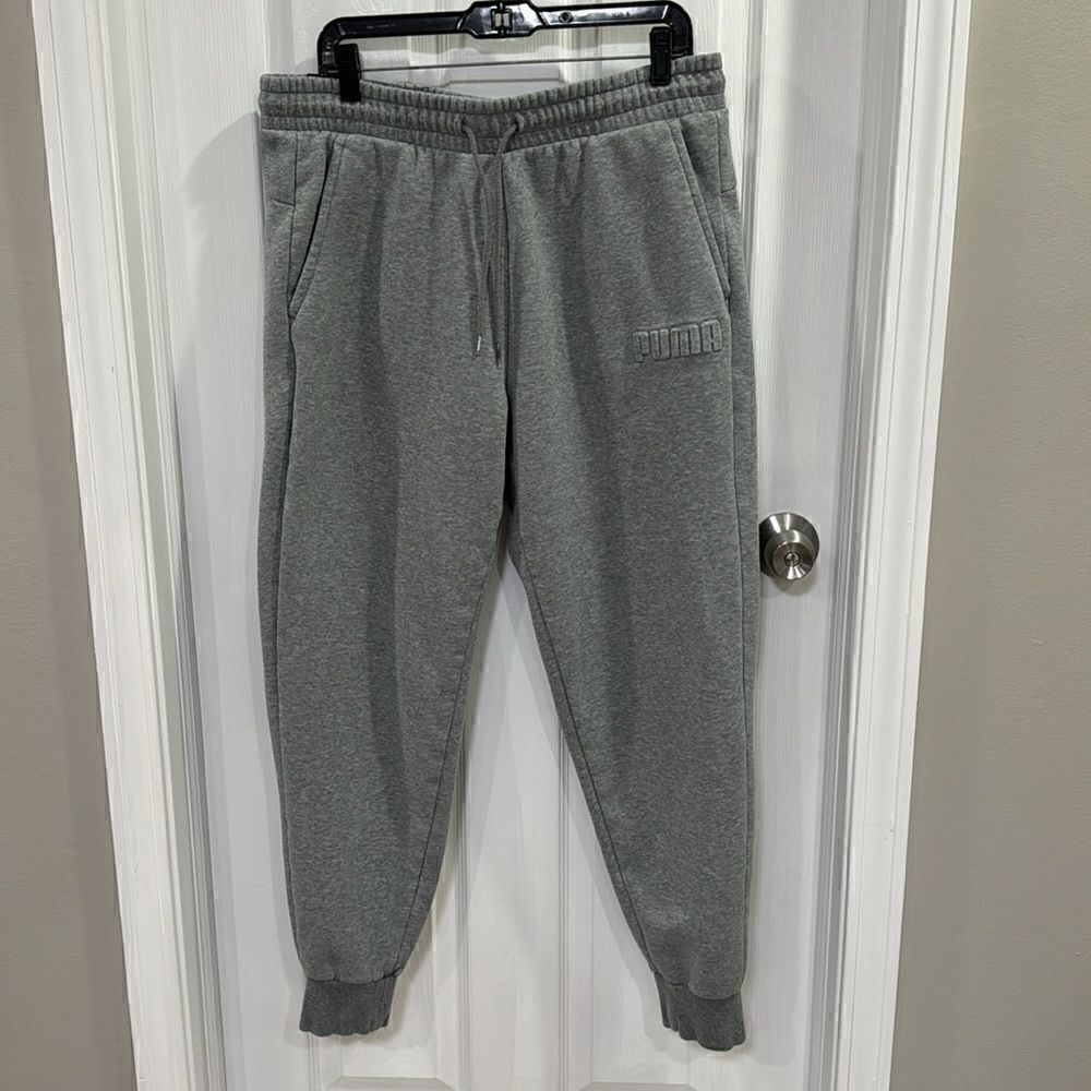 PUMA  MEN'S  JOGGER.